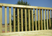 artecbois rambarde en bois avec barreaux verticaux et main courante en bois resineux traite special exterieur classe3